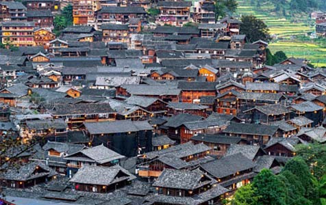 金山6种常见的外墙仿石漆施工工艺！